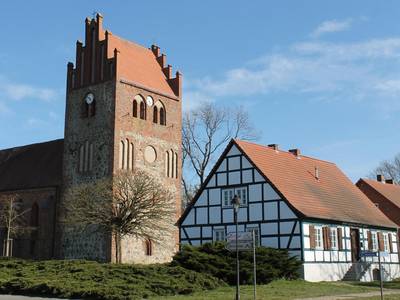 kirche und dorfgemeinschaftshaus nitzow © Hansestadt Havelberg