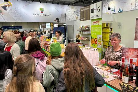 Internationale Grüne Woche Berlin Sachsen Anhalt Halle 23b Tourist Info vor Ort
