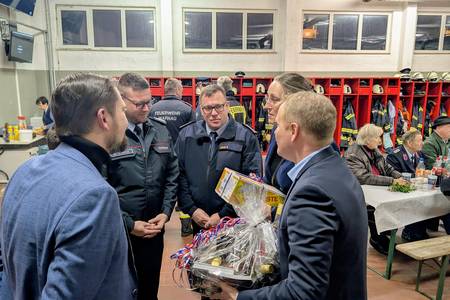 Übergabe Präsent Verden Übergabe Präsent Verden red