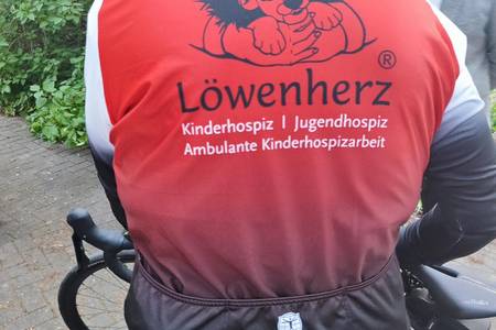 Benefiztour zugunsten des Kinderhospizes Löwenherz macht Station in Havelberg_Foto 4 IMG 20260509 200017