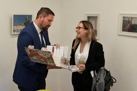 Übergabe Kiste KOSTbar an BM Elisa Parenti III Übergabe Kiste Kostbar an BM Elisa Parenti