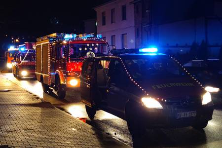 Feuerwehr bereitet vorweihnachtliche Freuden