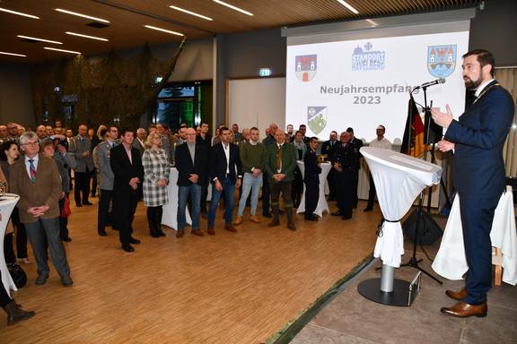 neujahrsempfang 2023 bürgermeister begrüßt rund 200 gäste