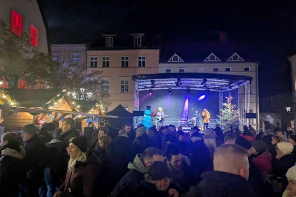 PXL 20251205 Band Grand Central Berlin