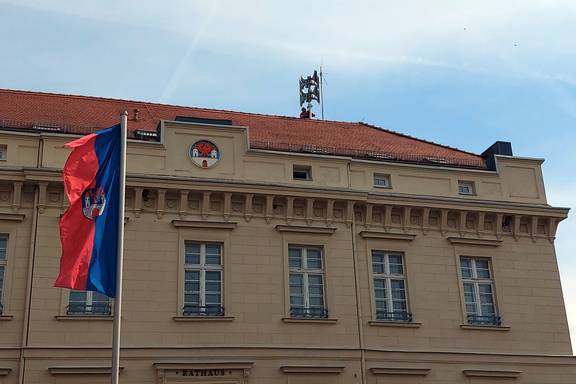 Neue Sirene auf dem Rathaus