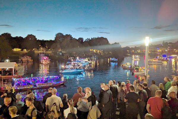 havelberger bootskorso funkeln auf dem wasser hebt die stimmung hansestadt havelberg