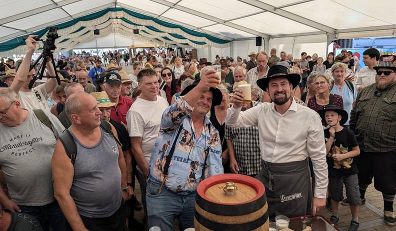 Eröffnung_Prost prost auf in die markttage