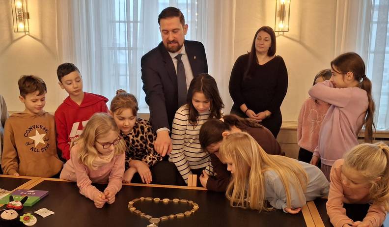 besuch der 3. klassen der havelberger grundschule beim b rgermeister foto 1