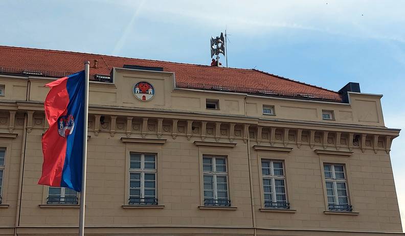 Neue Sirenen sind montiert Neue Sirene auf dem Rathaus